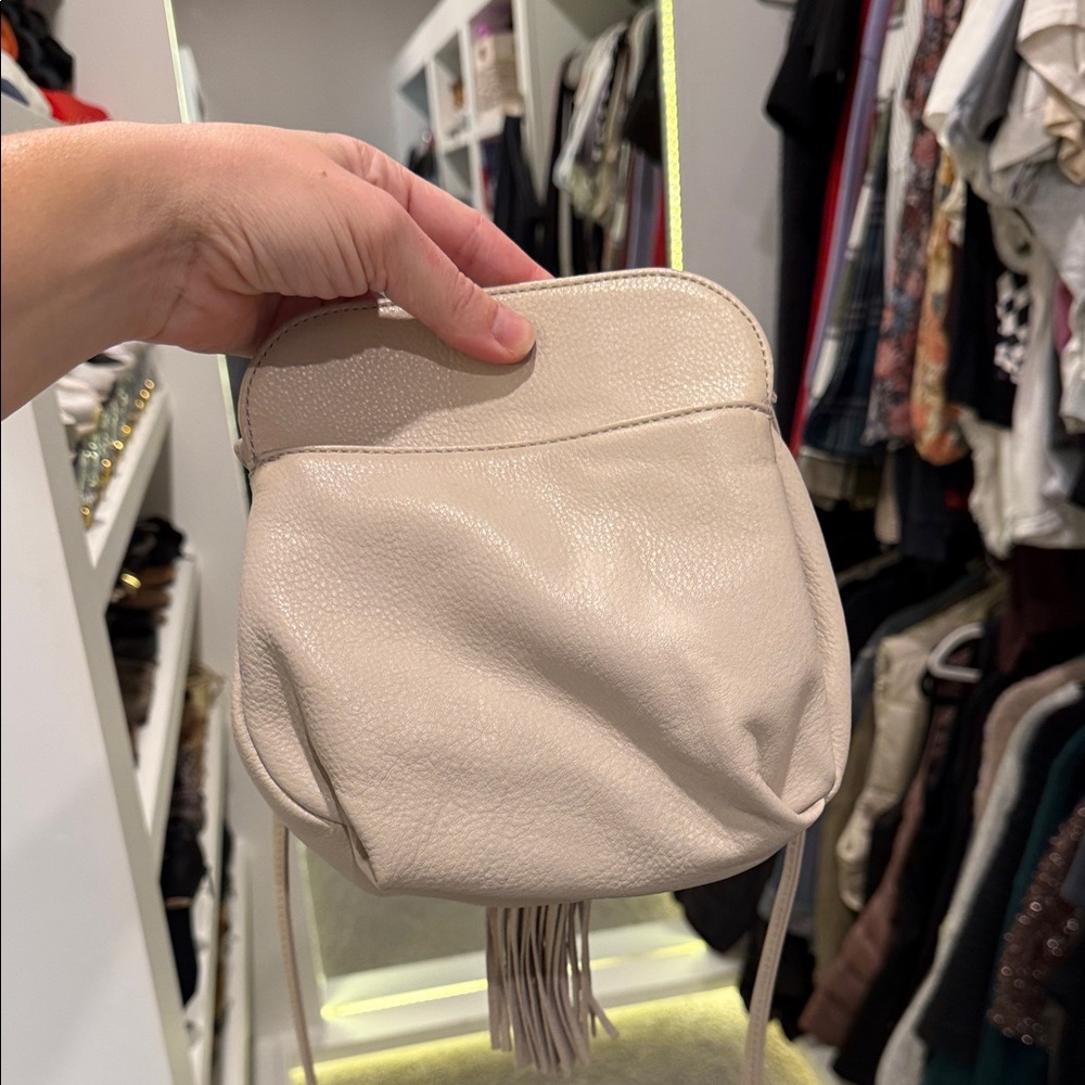 Hobo Birdy crossbody in Oyster - Picture 4 of 7